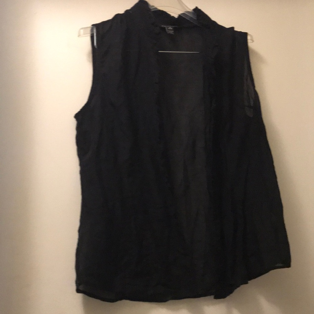 Black sleeveless shirt